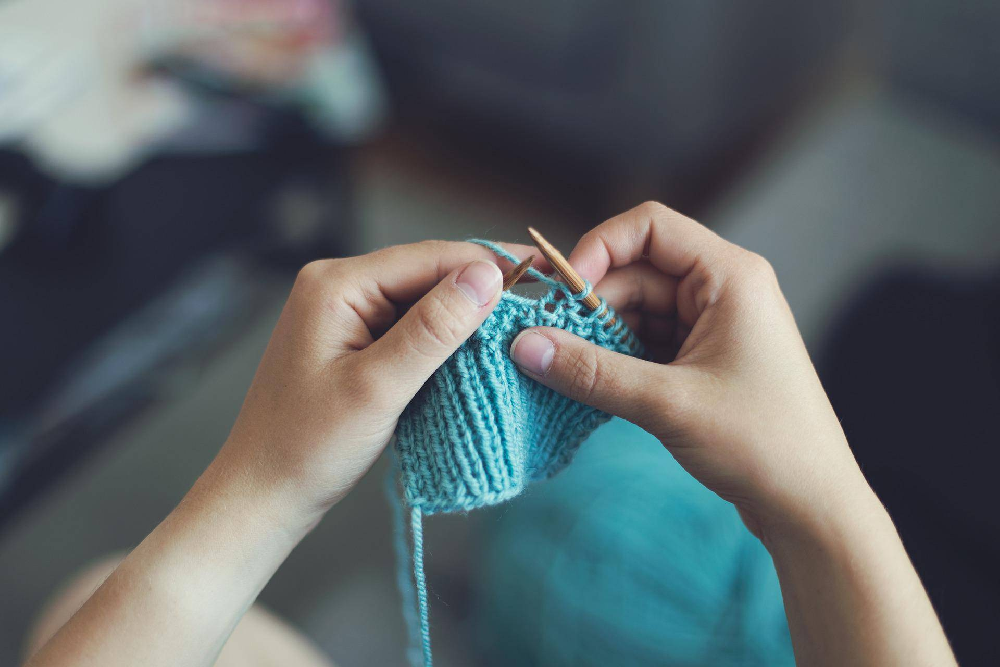 Robienie na drutach – co warto wiedzieć